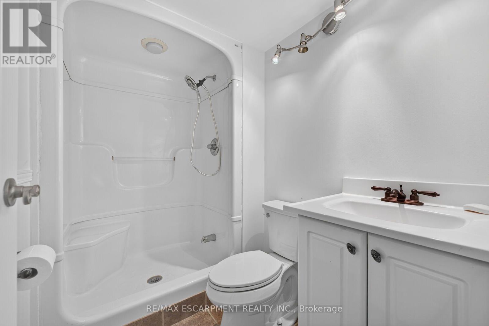 808 - 75 Queen Street N Property Photo 17