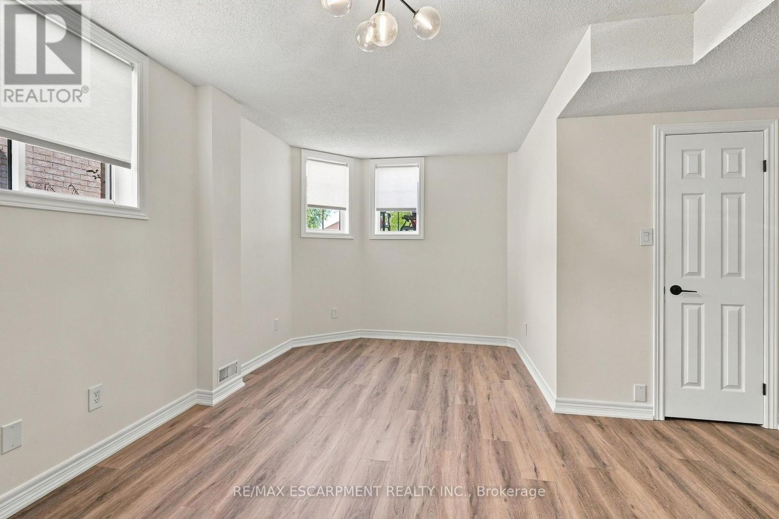 15 Dalrymple Drive Property Photo 31