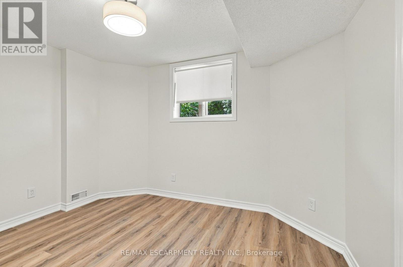 15 Dalrymple Drive Property Photo 36