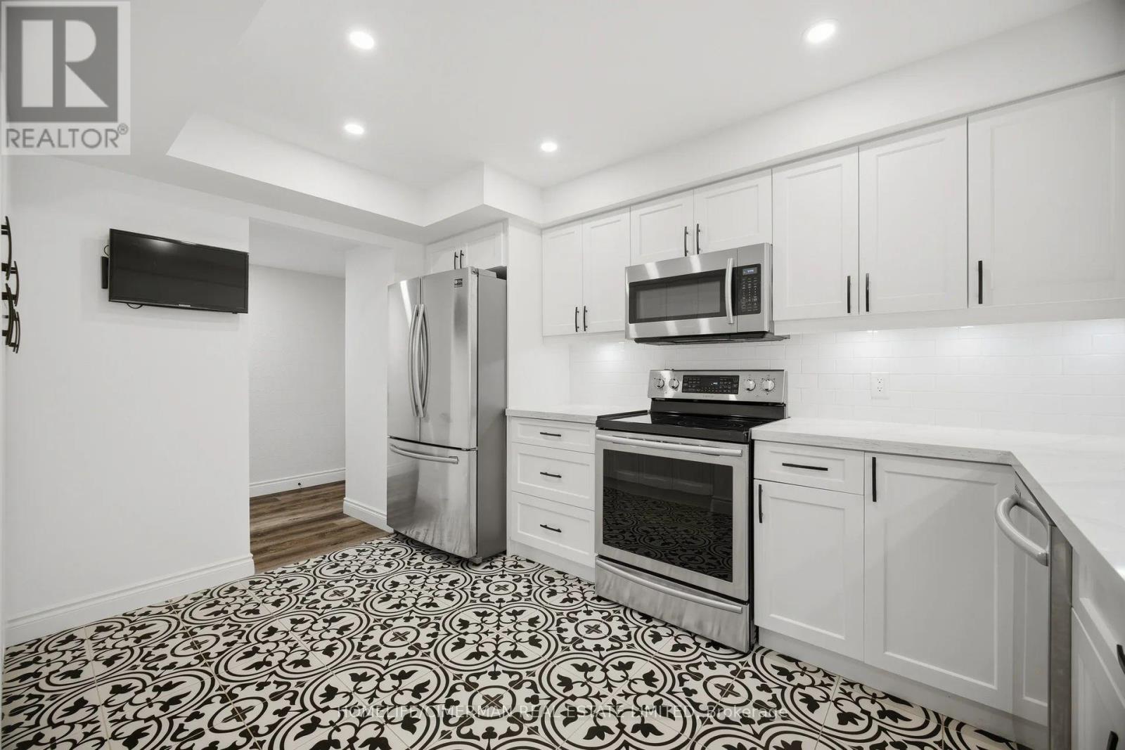 320 - 150 Wilson Street W Property Photo 16