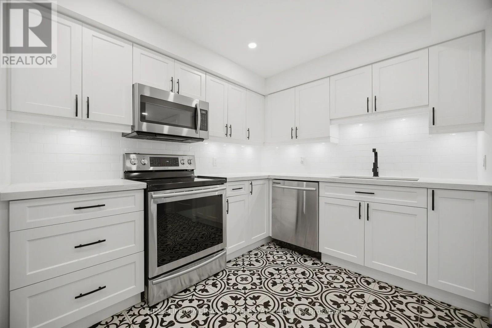 320 - 150 Wilson Street W Property Photo 18