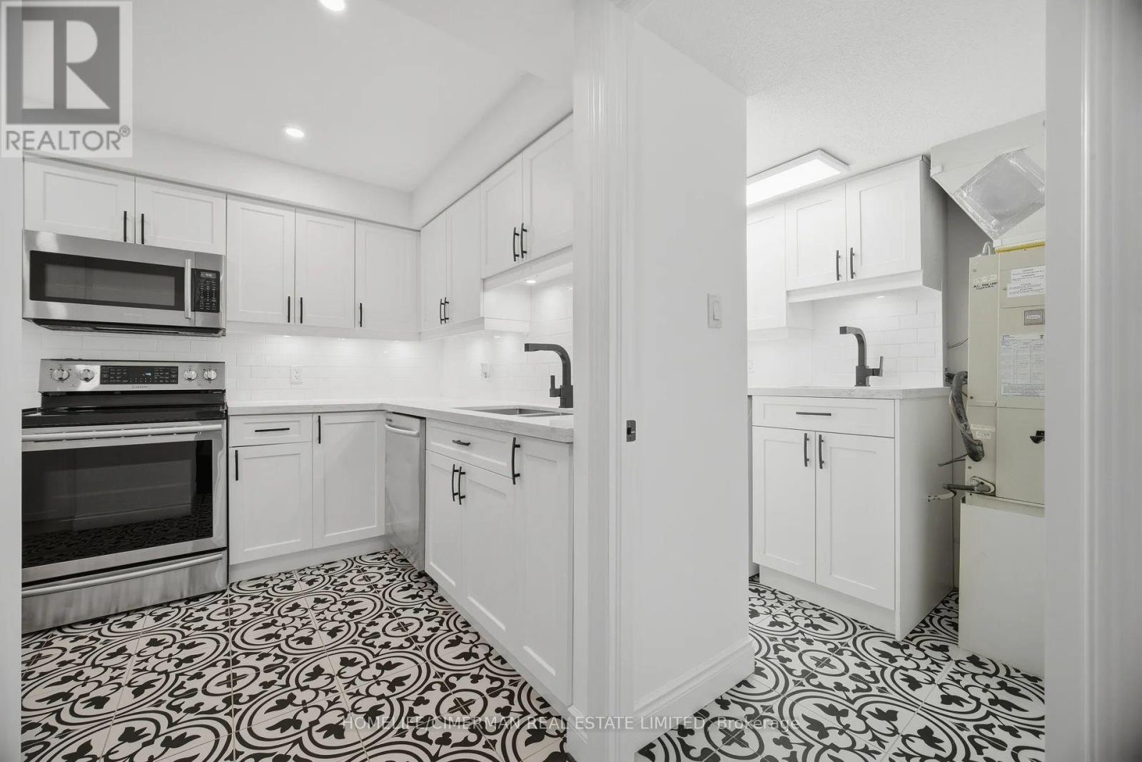 320 - 150 Wilson Street W Property Photo 20