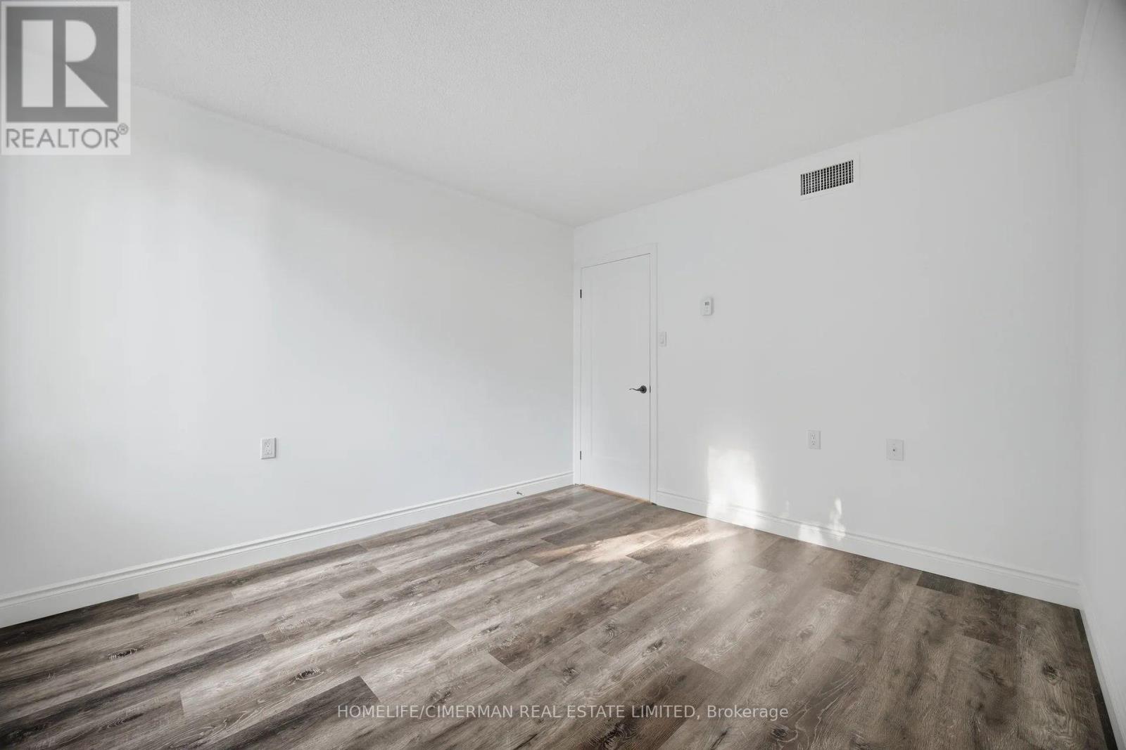 320 - 150 Wilson Street W Property Photo 33