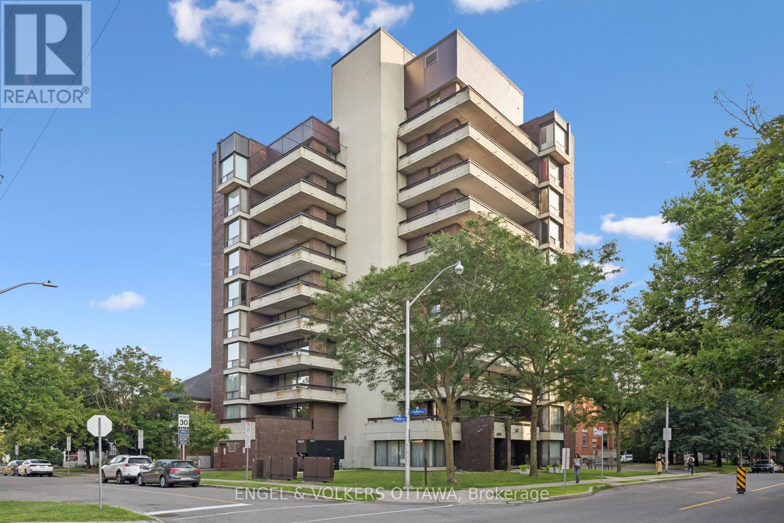 8A - 400 LAURIER STREET E