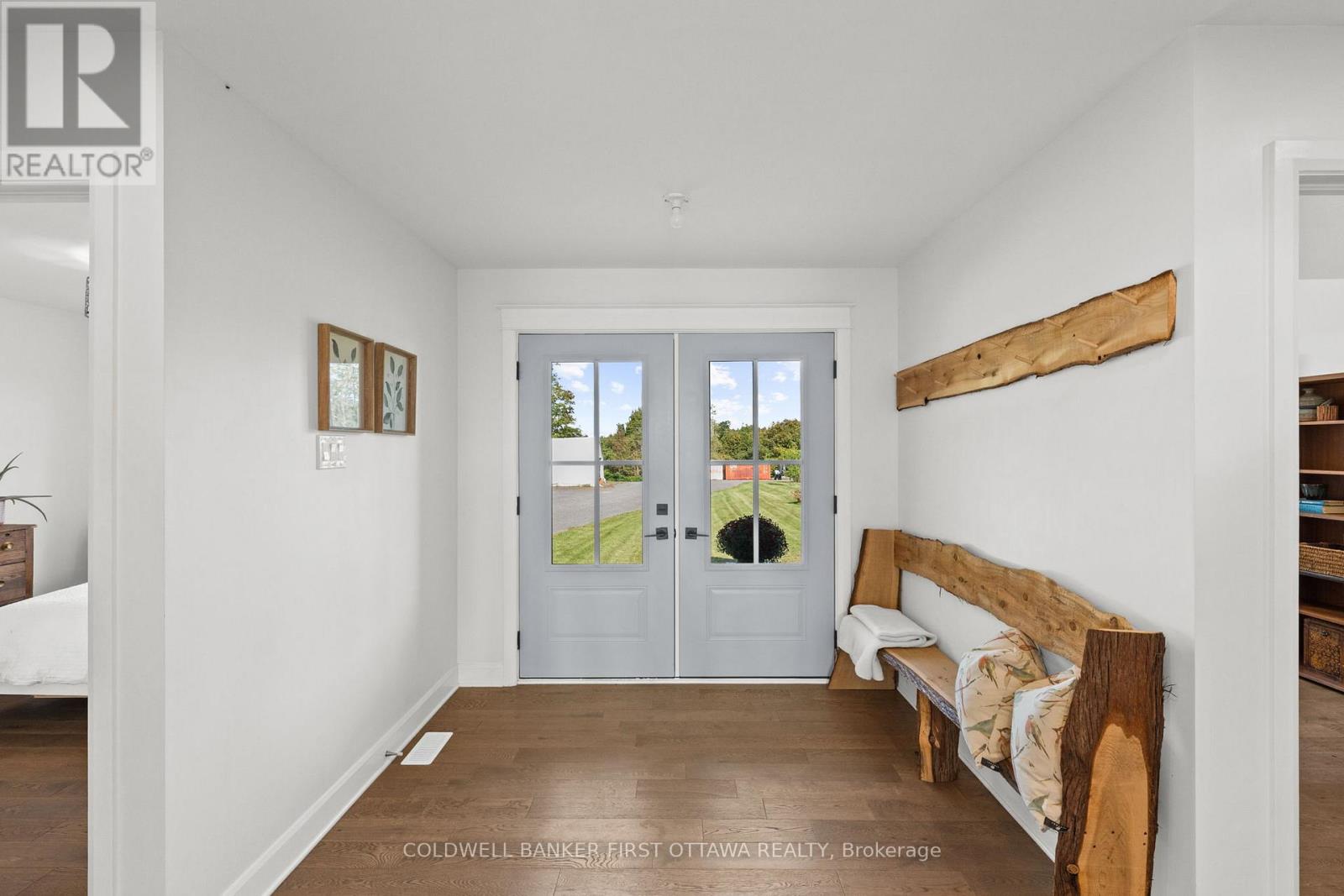 6780 Third Line Road S Property Photo 4