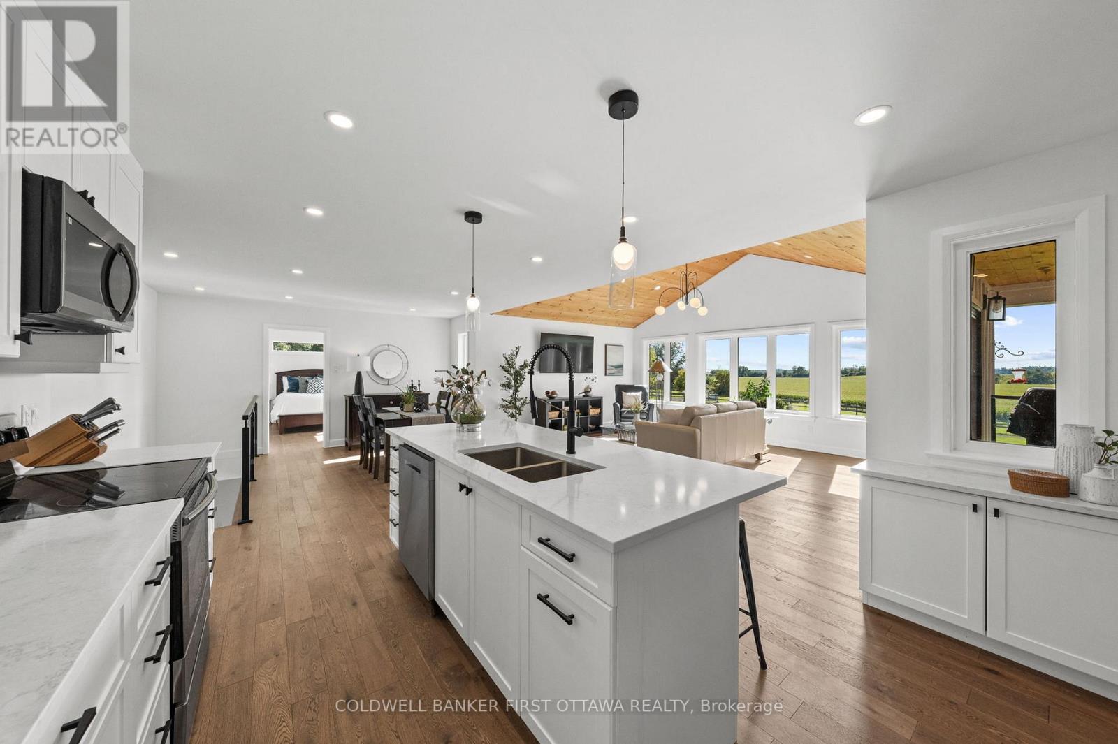 6780 Third Line Road S Property Photo 13