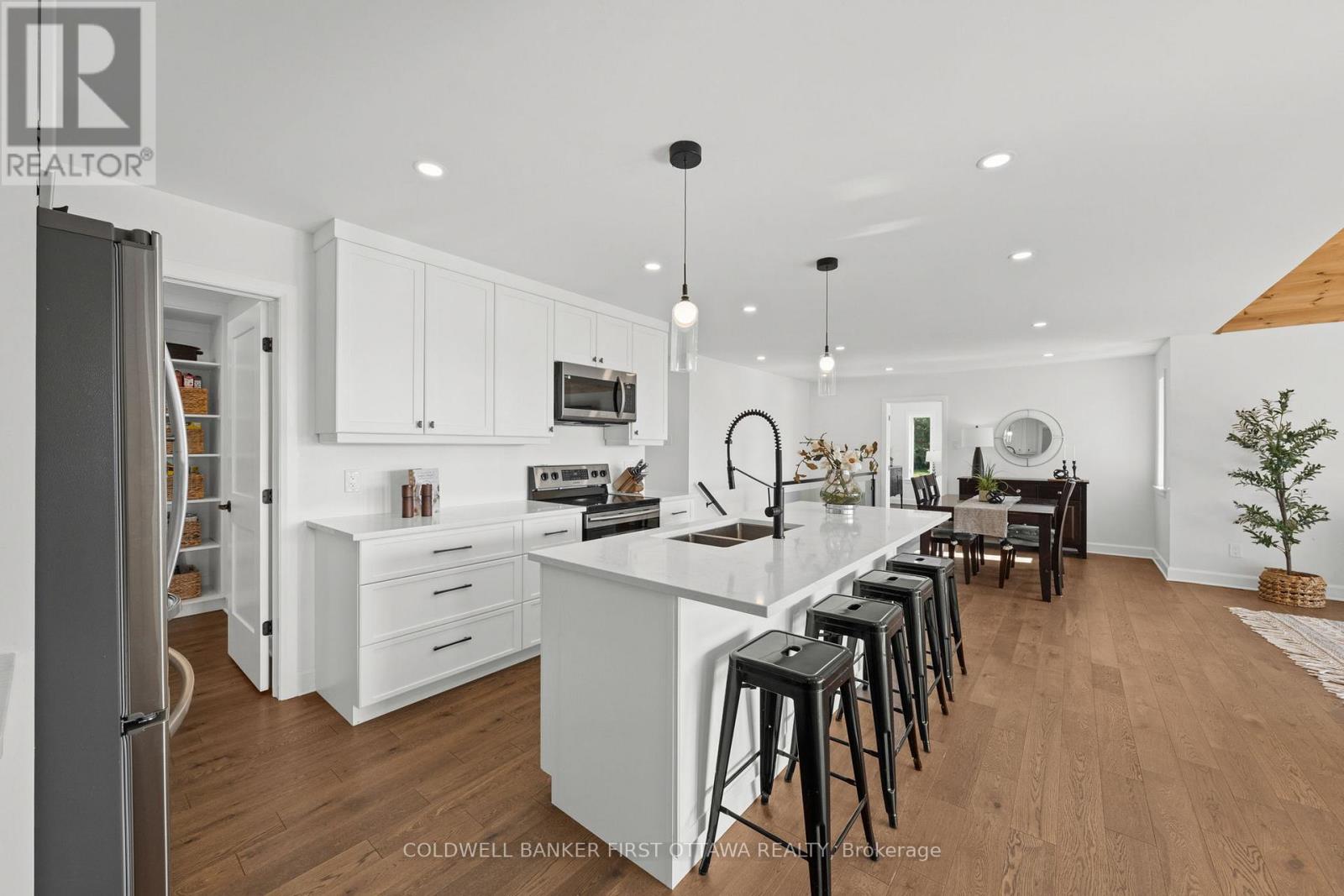 6780 Third Line Road S Property Photo 14