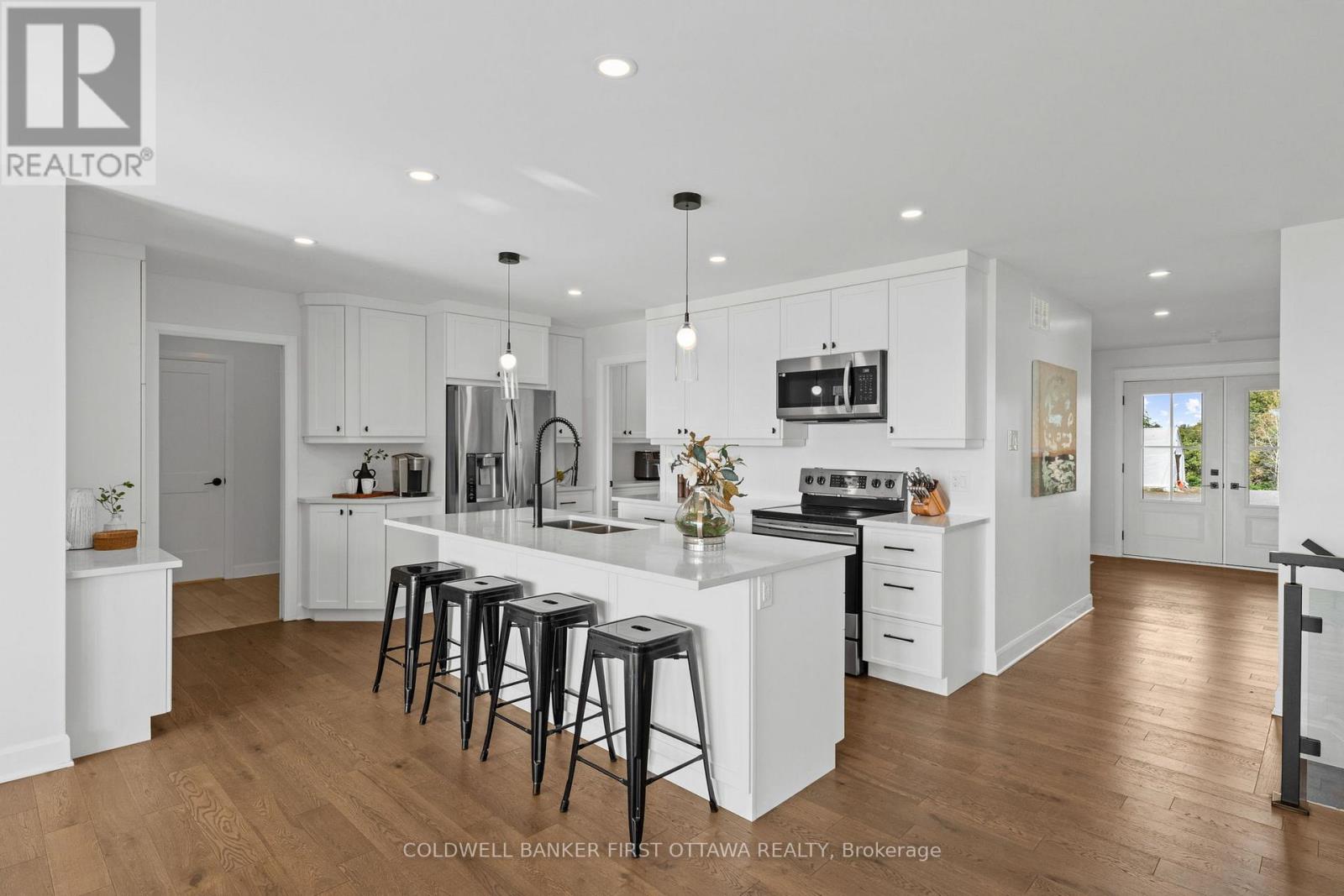 6780 Third Line Road S Property Photo 16