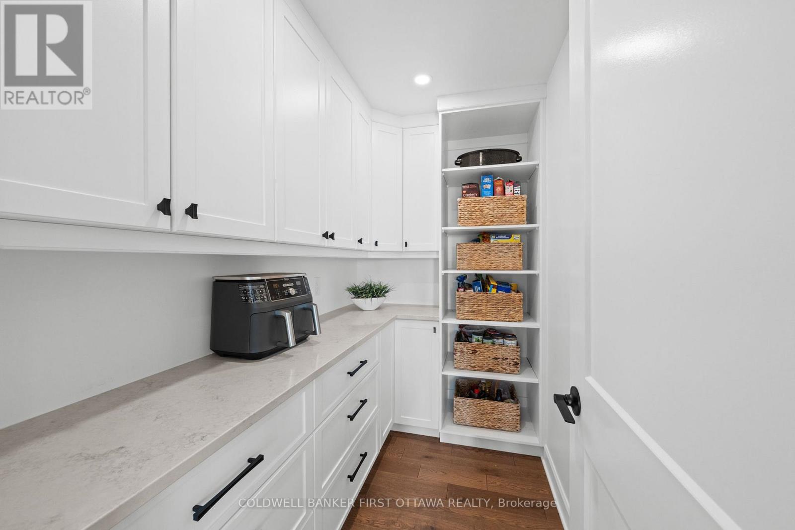 6780 Third Line Road S Property Photo 17
