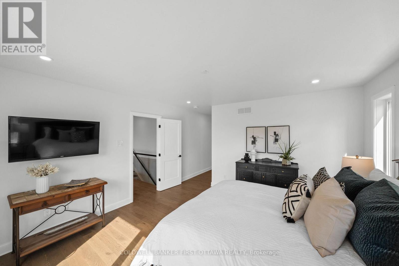 6780 Third Line Road S Property Photo 20