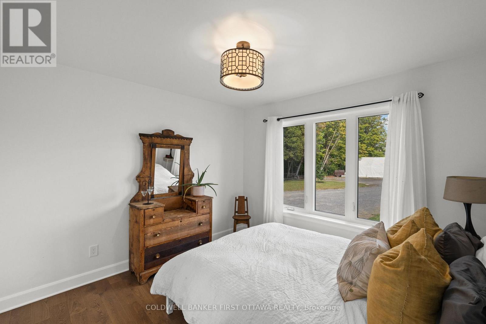 6780 Third Line Road S Property Photo 27