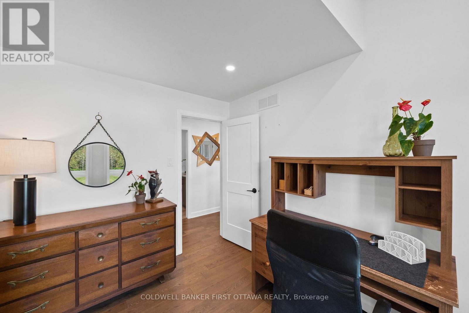 6780 Third Line Road S Property Photo 29