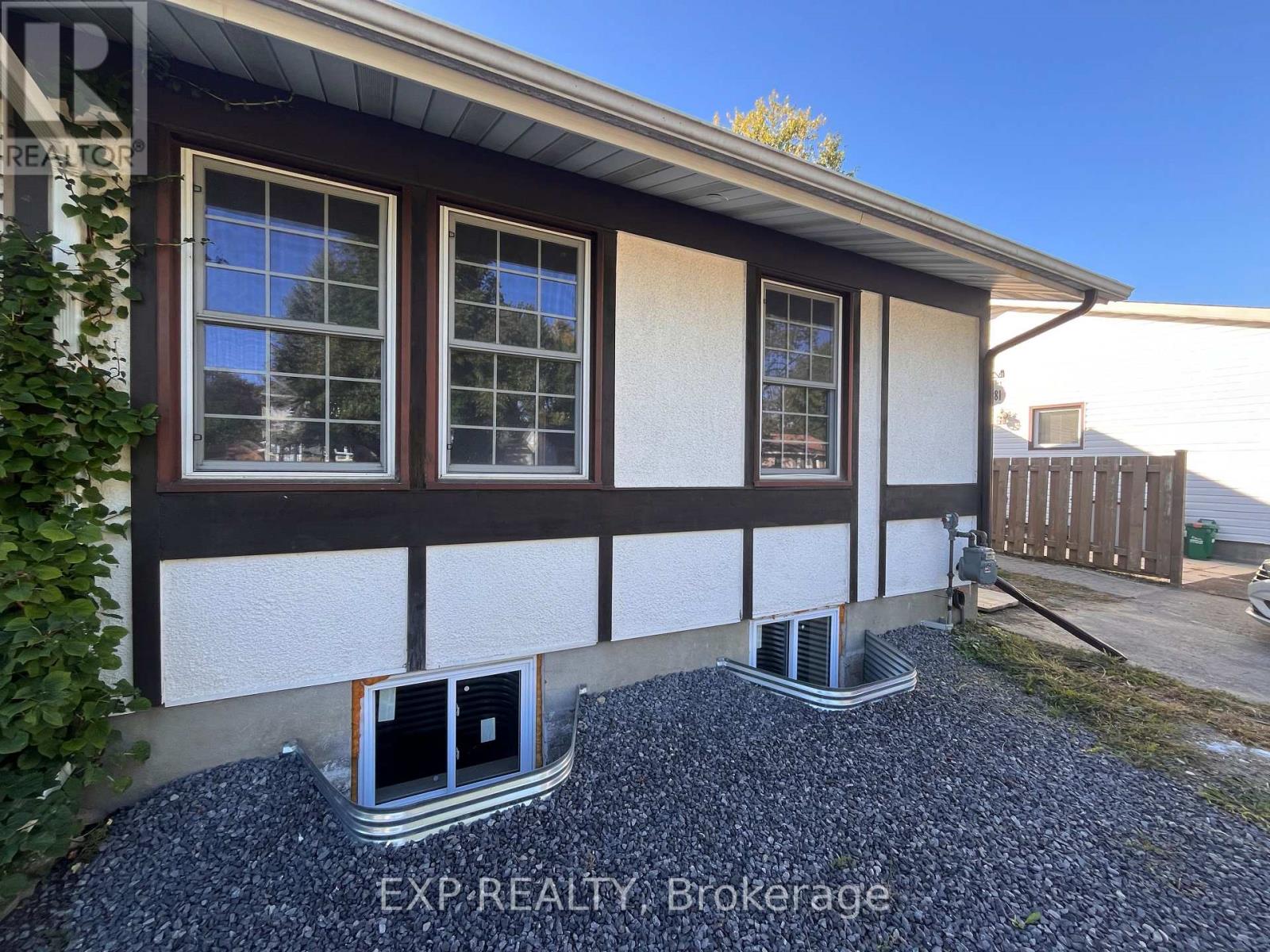 1381 Leigh Crescent Property Photo 1