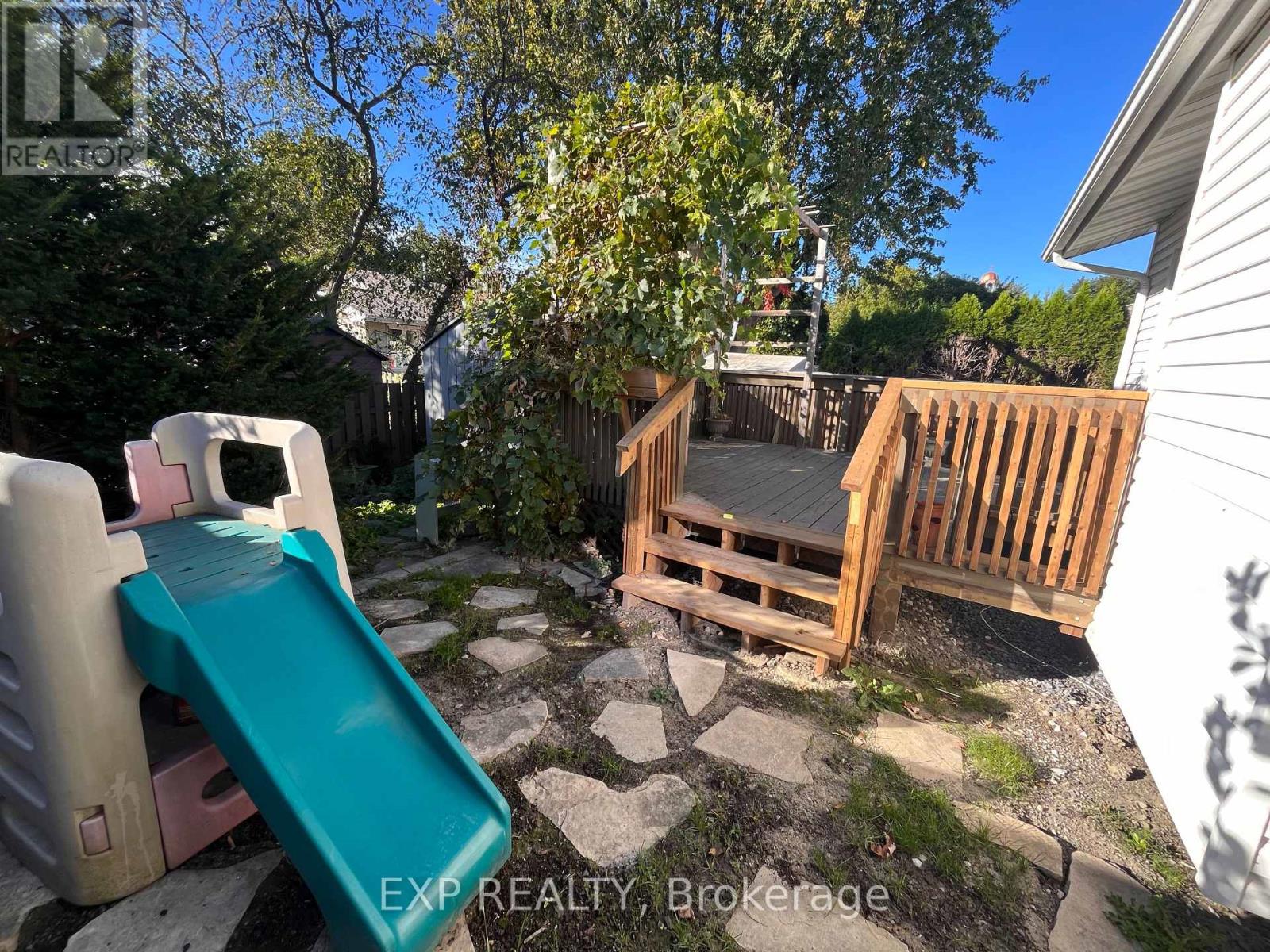 1381 Leigh Crescent Property Photo 16