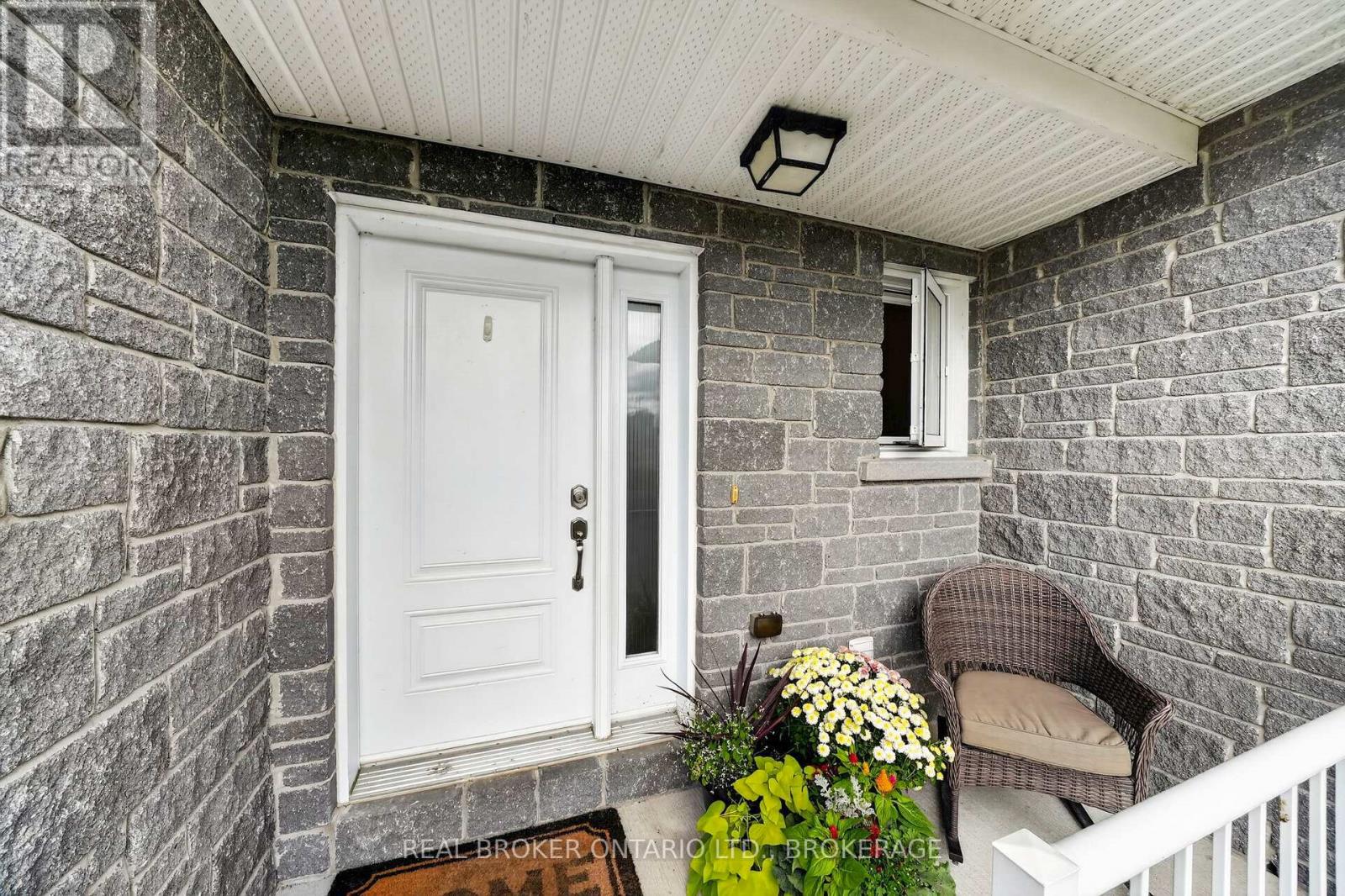 55 Abagail Crescent Property Photo 2