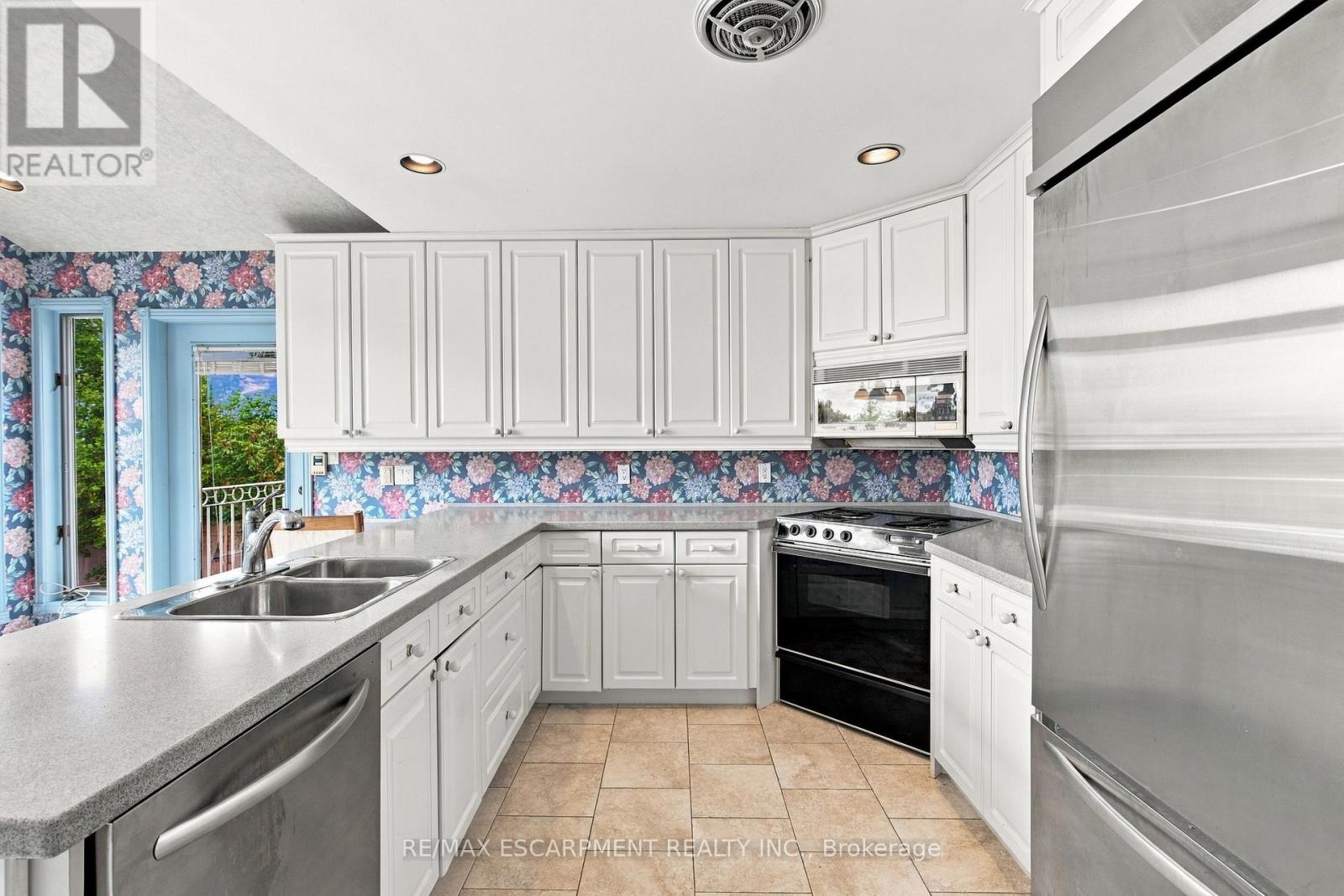 26 Leslie Drive Property Photo 13