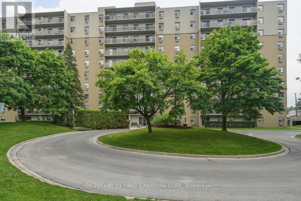 804 - 931 Wonderland Road S Photo de la propriété 1