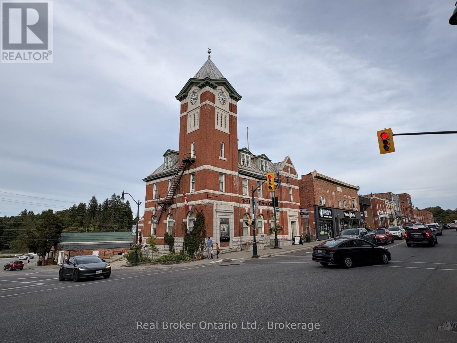 M4 - 49 Manitoba Street Property Photo 2