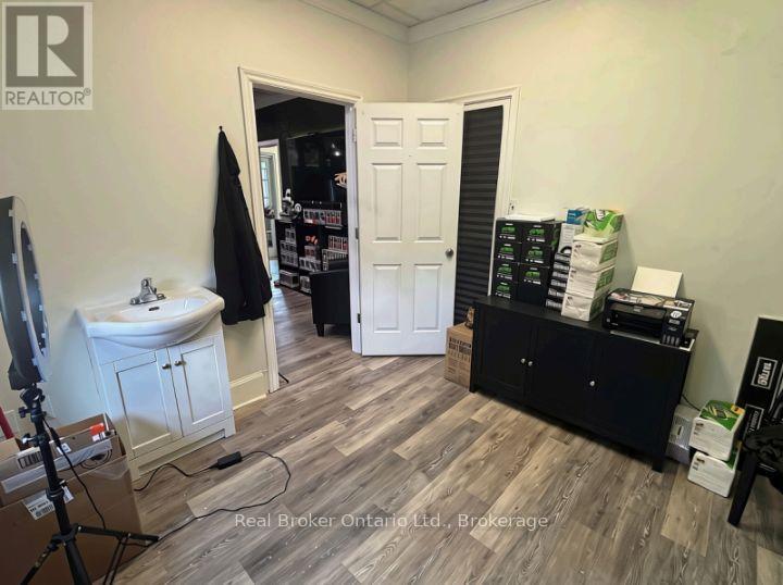 M4 - 49 Manitoba Street Property Photo 7