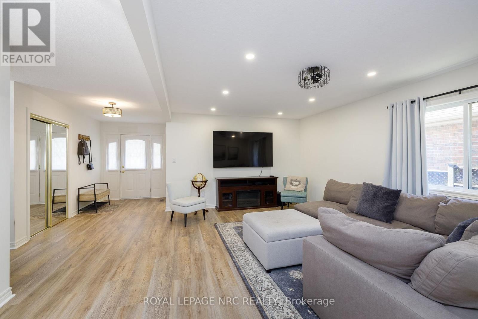7621 Cameron Court Property Photo 6