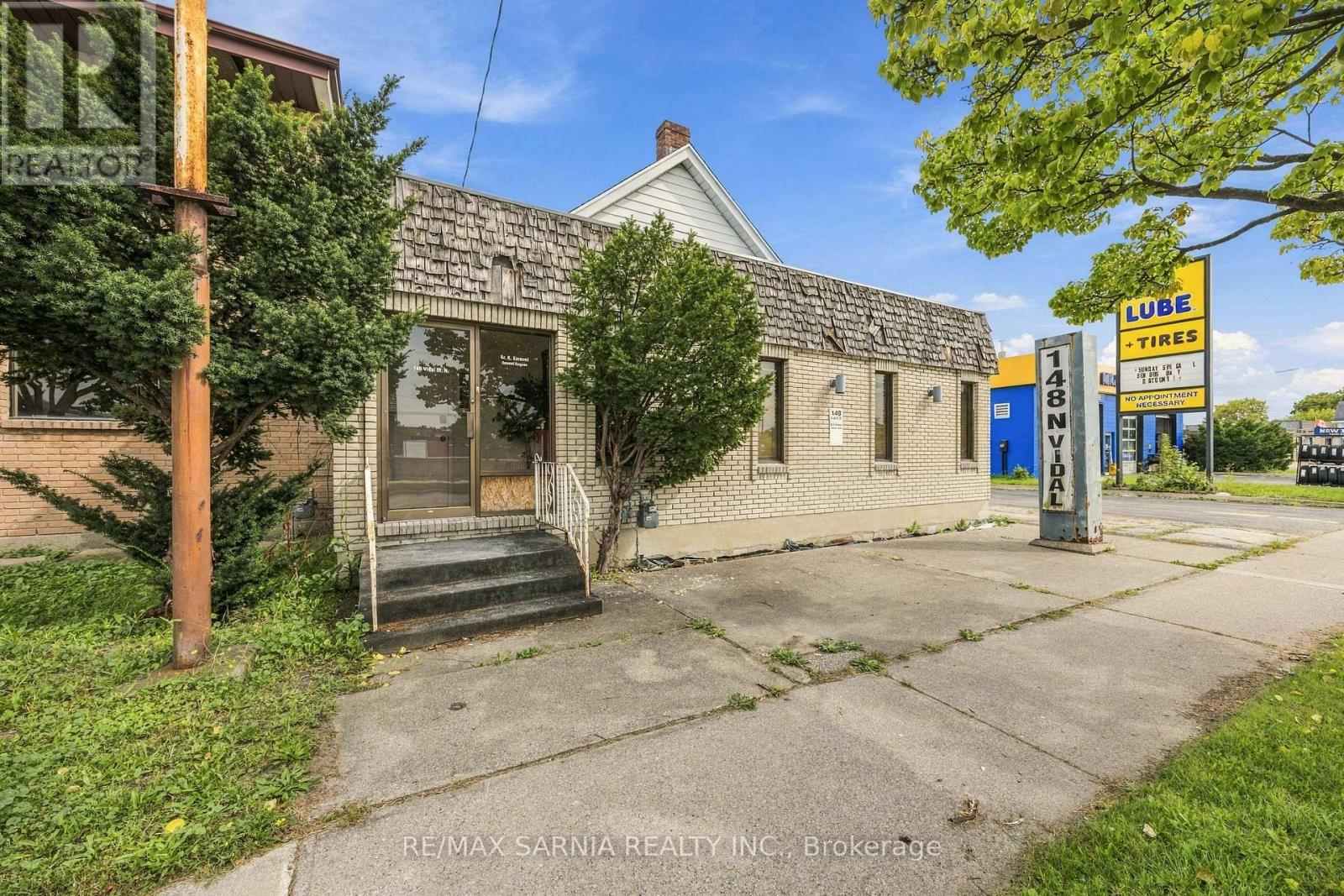 148 Vidal Street N Property Photo 2