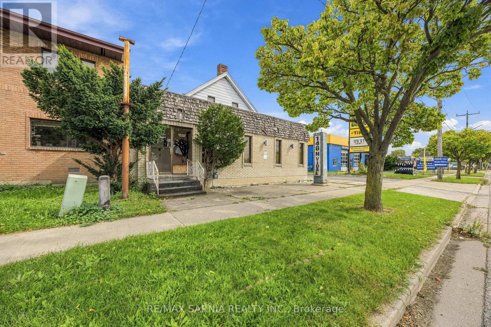 148 Vidal Street N Property Photo 6