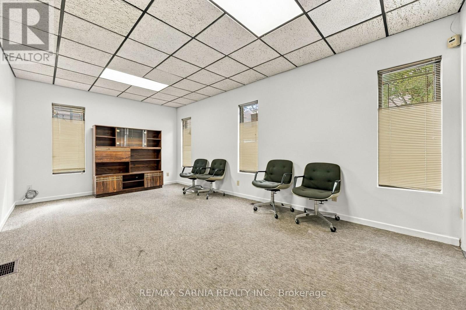 148 Vidal Street N Property Photo 11