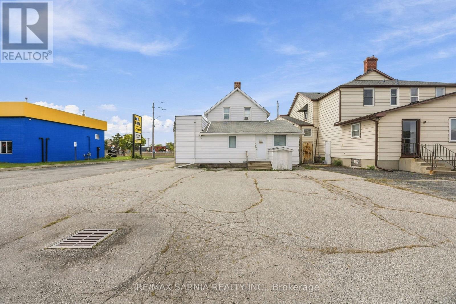148 Vidal Street N Property Photo 32