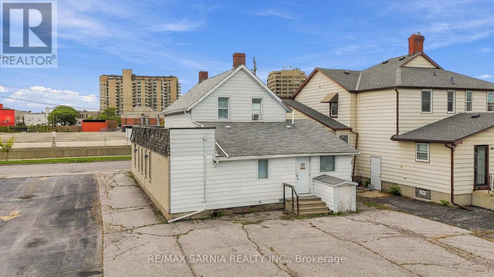148 Vidal Street N Property Photo 35