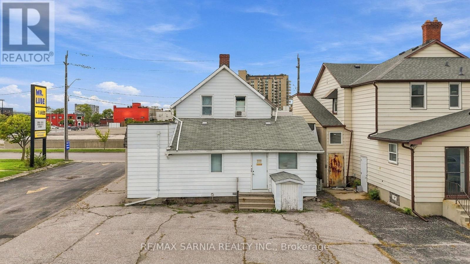 148 Vidal Street N Property Photo 36