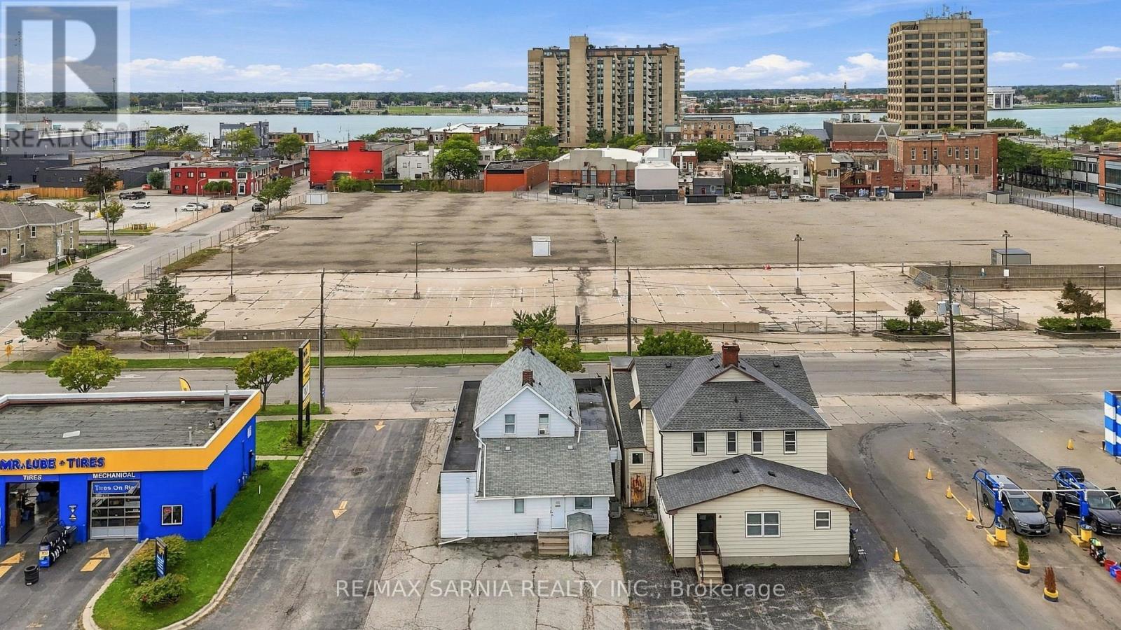 148 Vidal Street N Property Photo 37