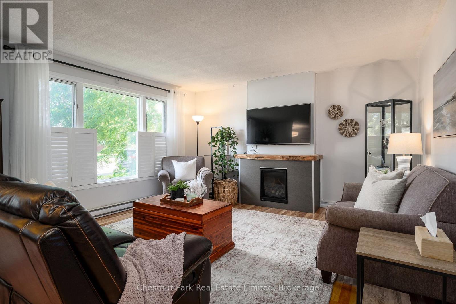 6 Spencer Street Property Photo 6