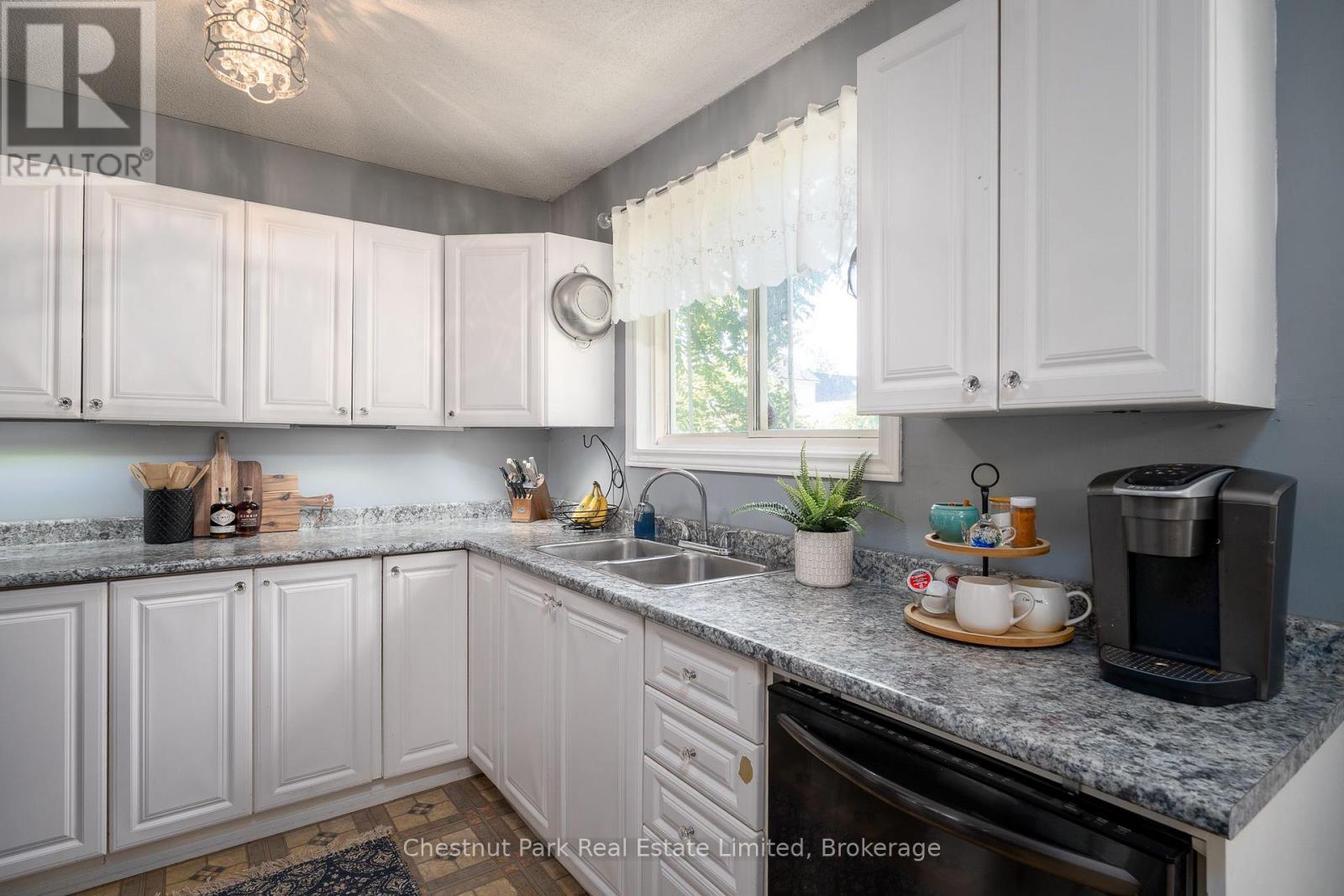 6 Spencer Street Property Photo 12