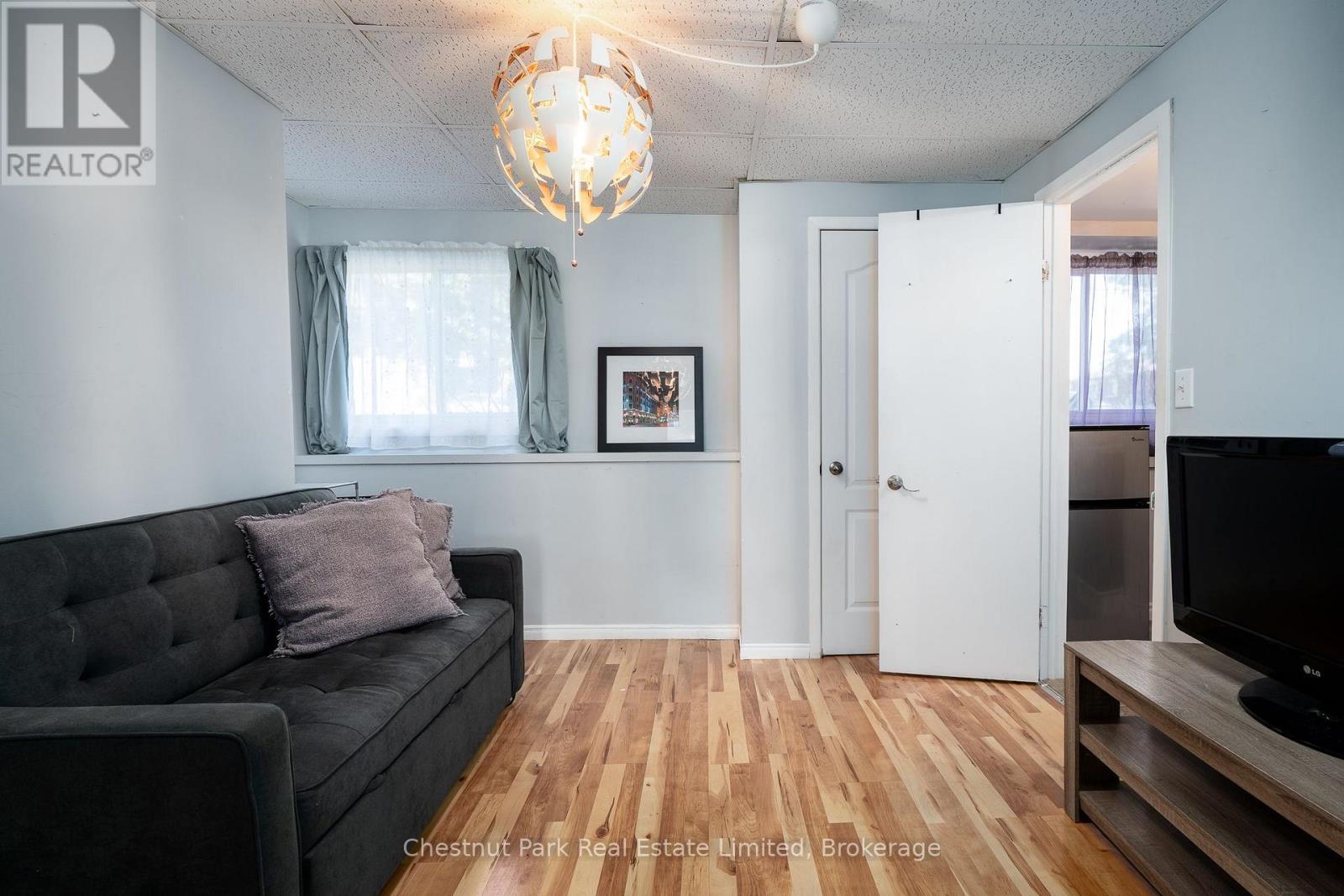 6 Spencer Street Property Photo 23