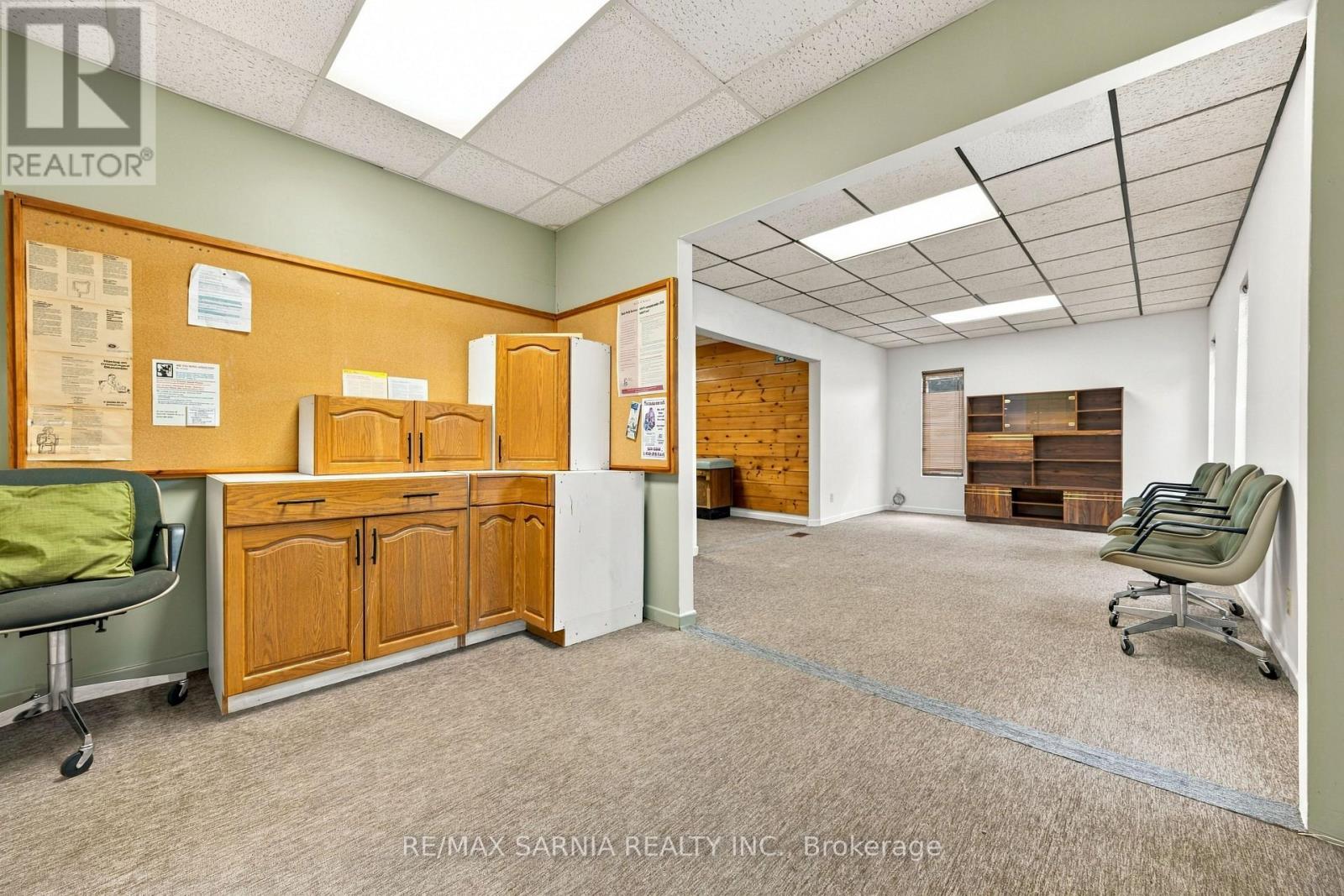148 Vidal Street N Property Photo 8