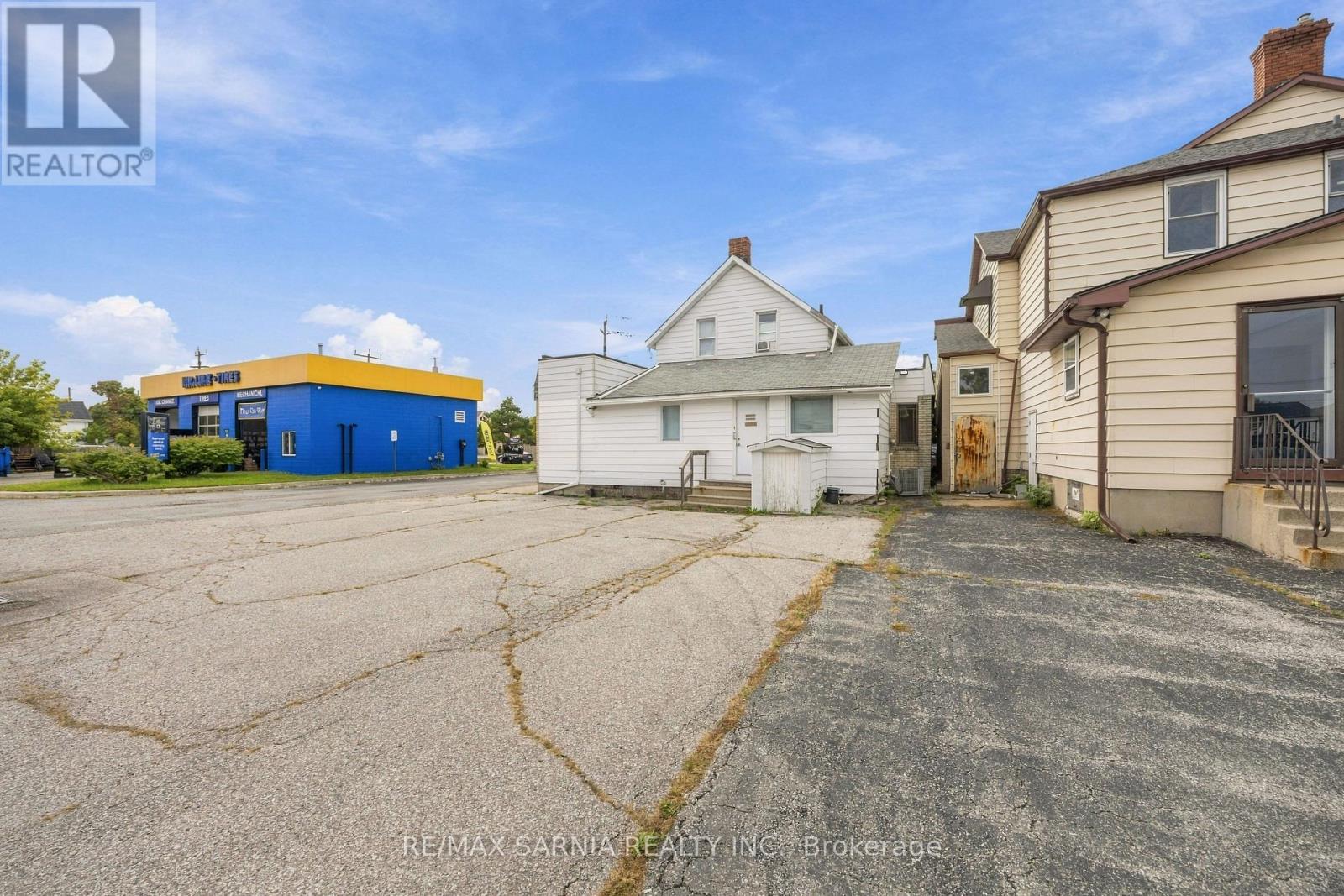 148 Vidal Street N Property Photo 33