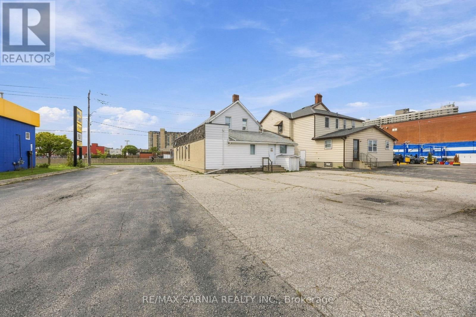 148 Vidal Street N Property Photo 34