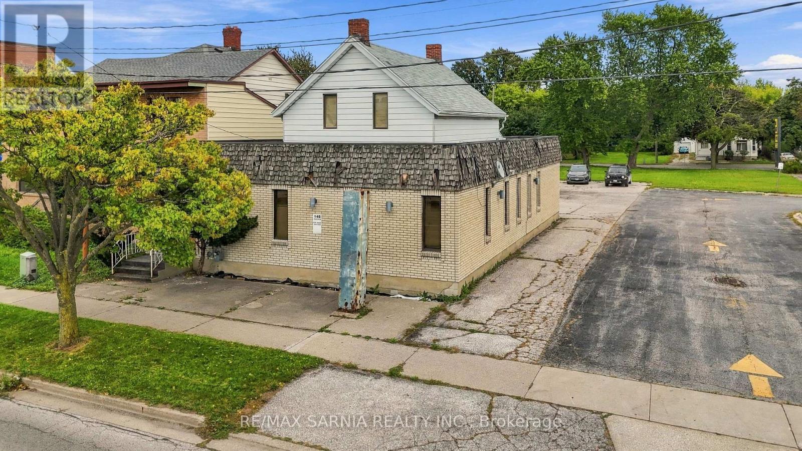 148 Vidal Street N Property Photo 48