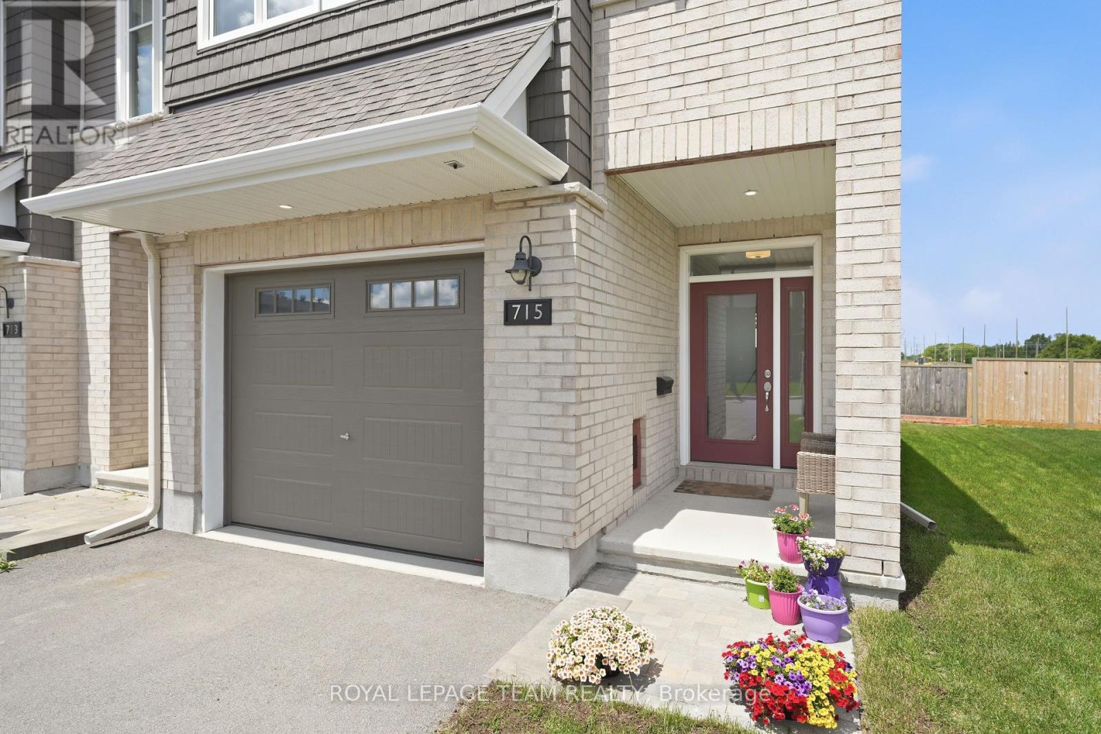 715 Maverick Crescent Property Photo 2