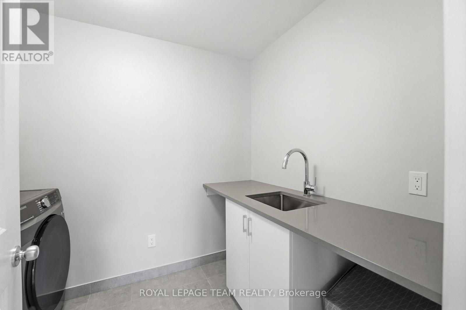715 Maverick Crescent Property Photo 31