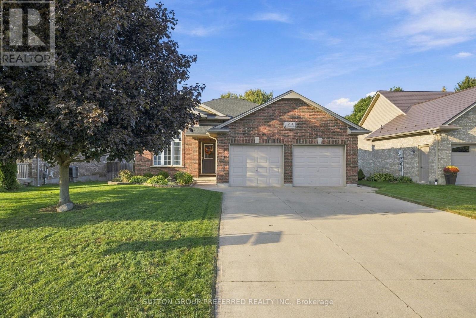 20 Turnberry Drive Property Photo 2