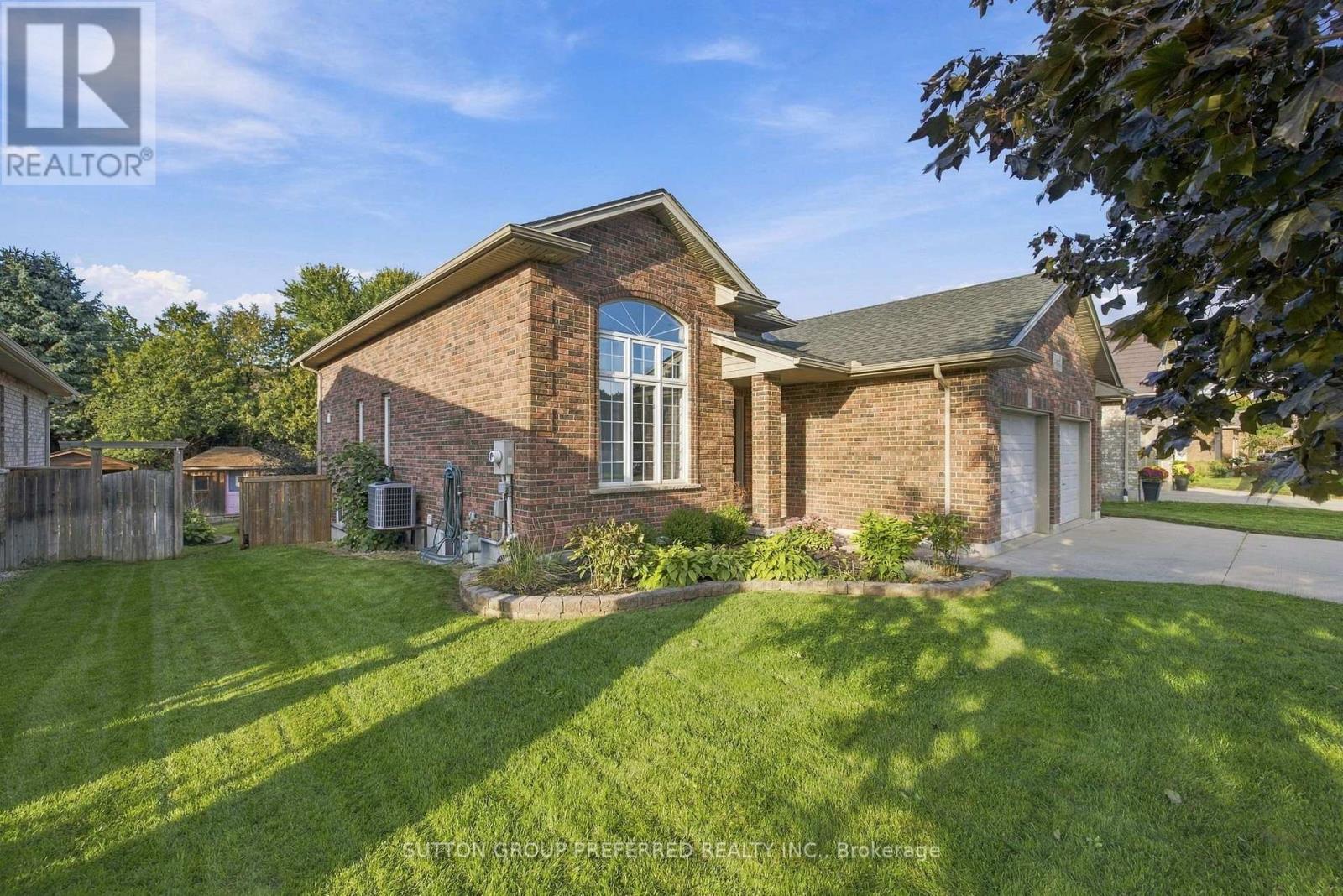 20 Turnberry Drive Property Photo 3