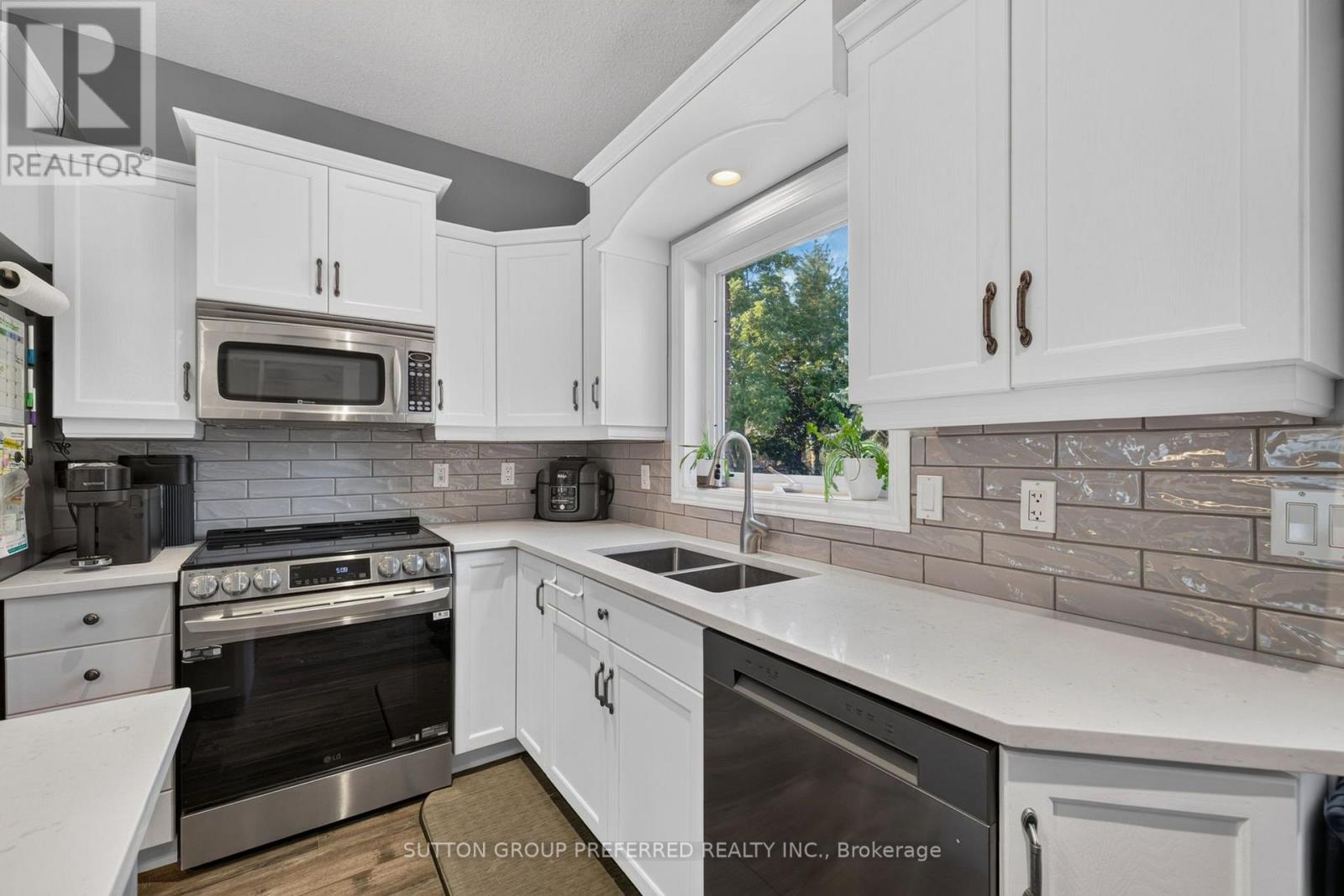 20 Turnberry Drive Property Photo 14
