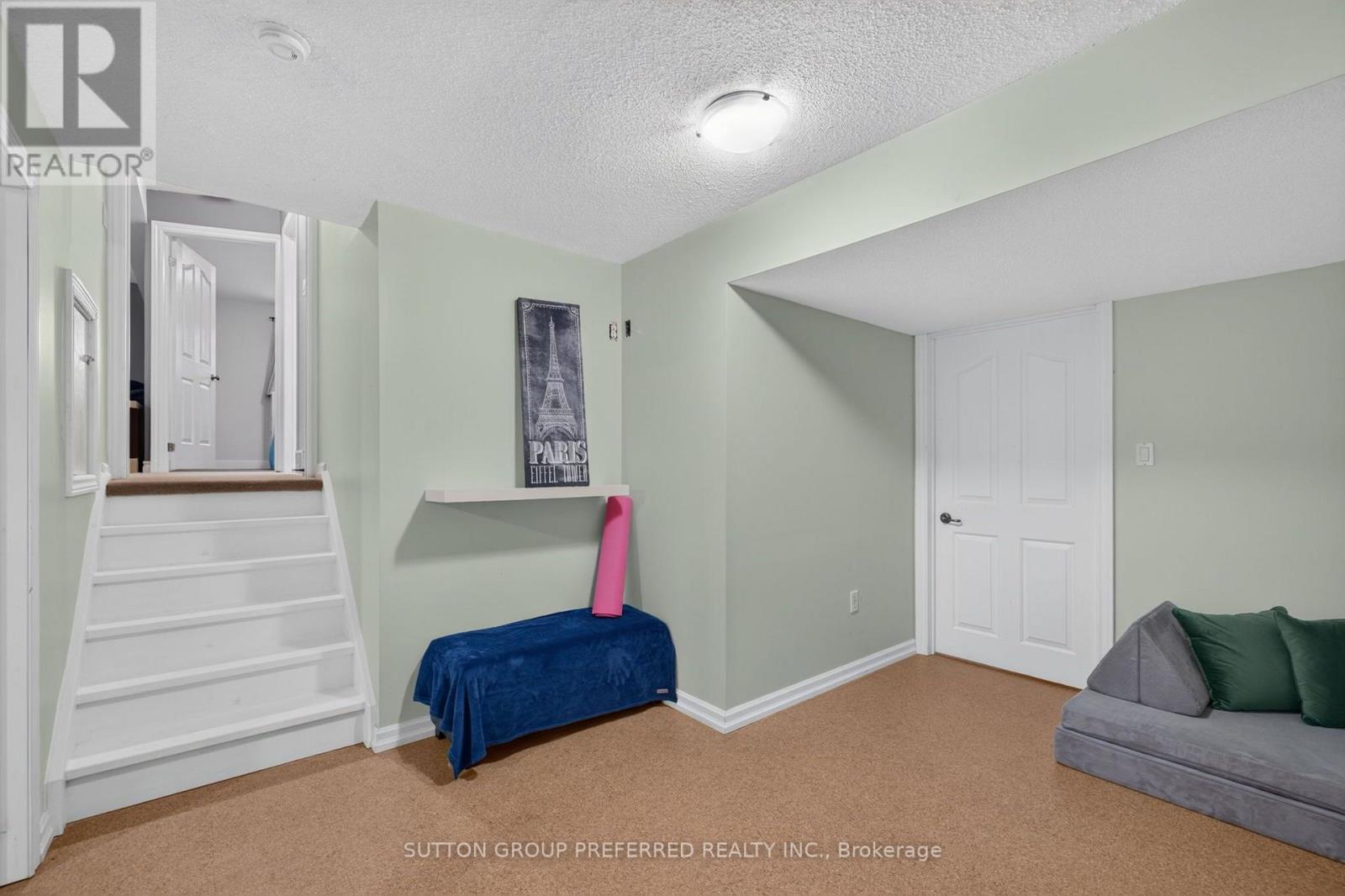 20 Turnberry Drive Property Photo 32