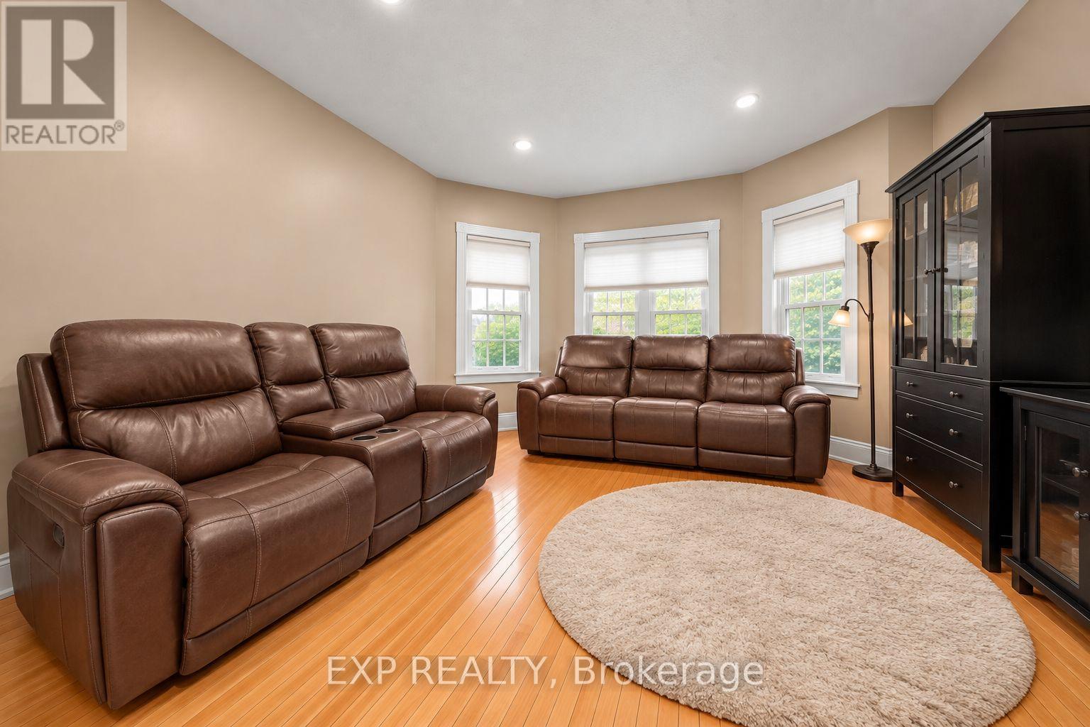 110 Chambers Street Property Photo 5