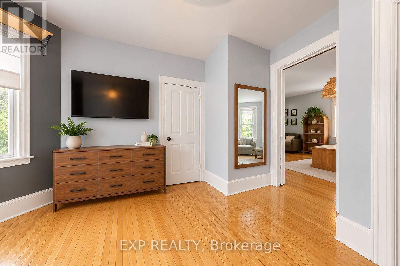 110 Chambers Street Property Photo 7