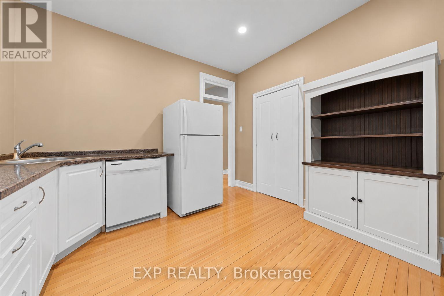 110 Chambers Street Property Photo 11