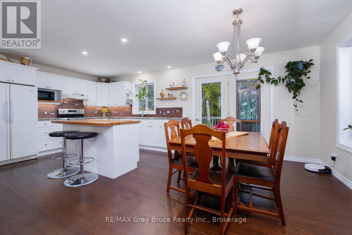 135 North Diagonal Property Photo 8