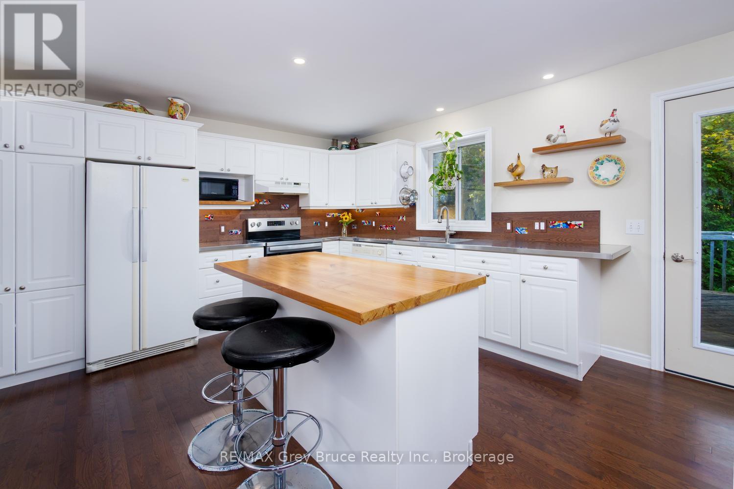 135 North Diagonal Property Photo 12
