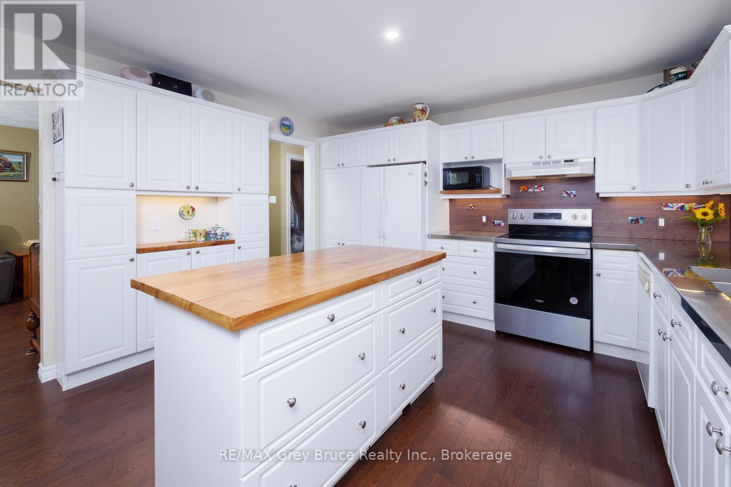 135 North Diagonal Property Photo 13